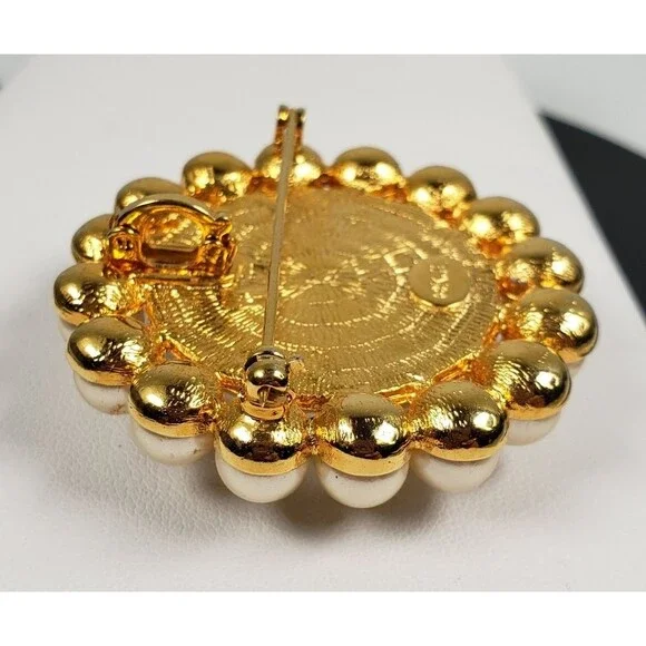 Vintage 1960's Kenneth Jay Lane Faux Pearl Gold Tone Circular Pendant Brooch Pin